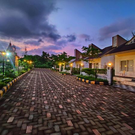 Pushpam Sanskruti Resort Karjat - A Pure Veg Resort Dhamni 외부 사진