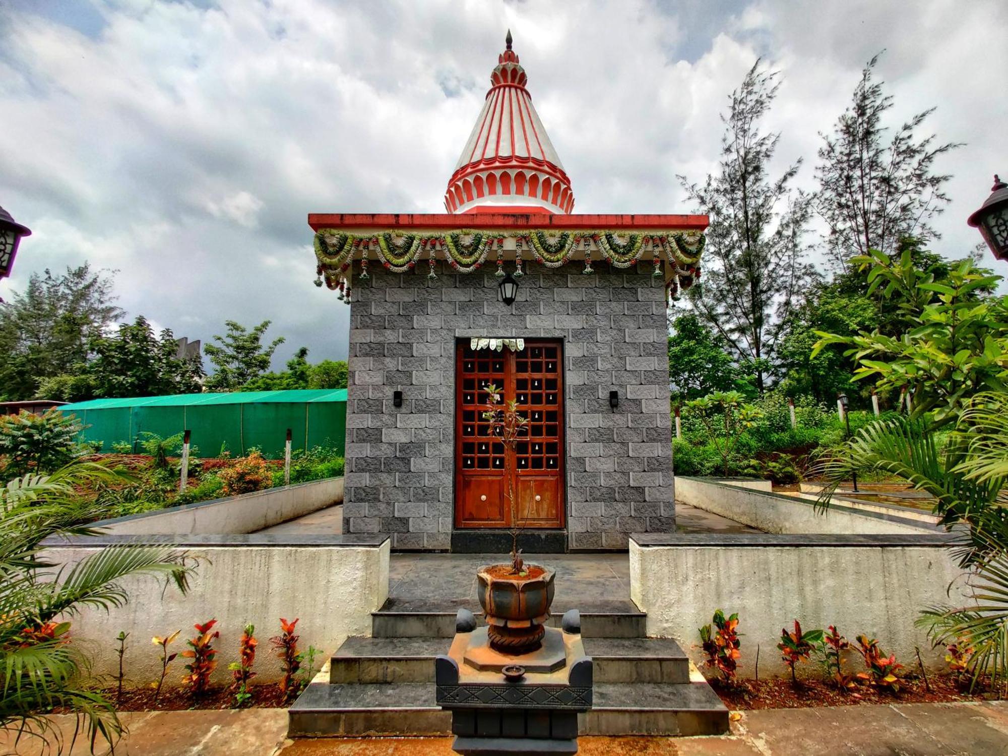 Pushpam Sanskruti Resort Karjat - A Pure Veg Resort Dhamni 외부 사진
