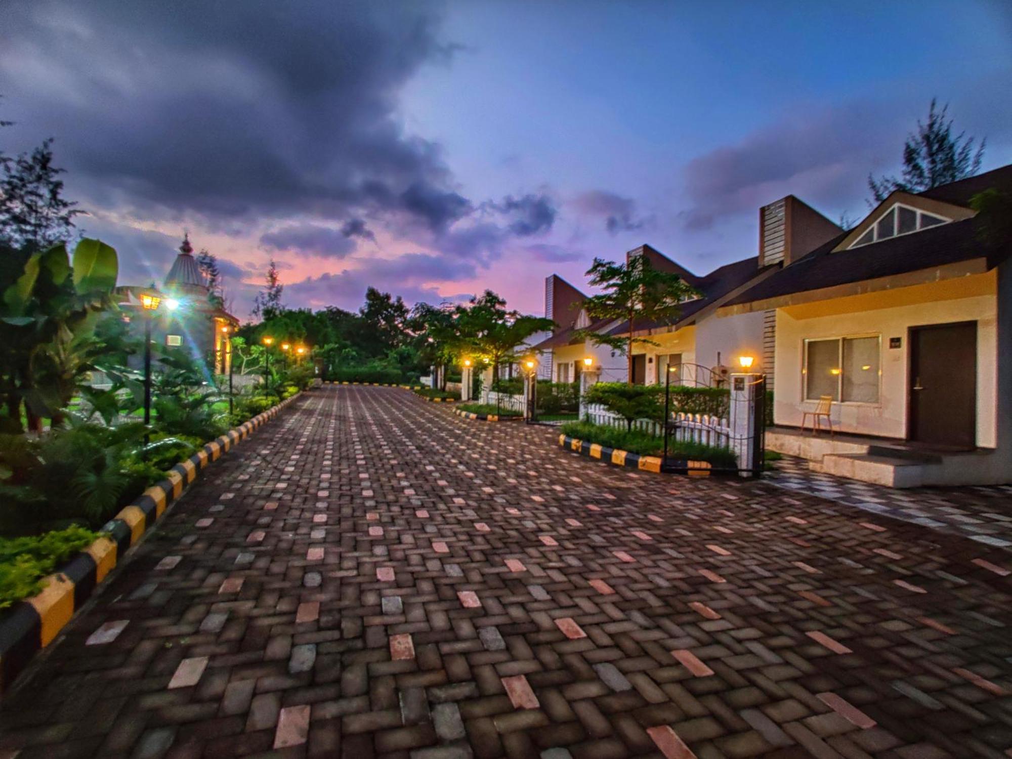 Pushpam Sanskruti Resort Karjat - A Pure Veg Resort Dhamni 외부 사진
