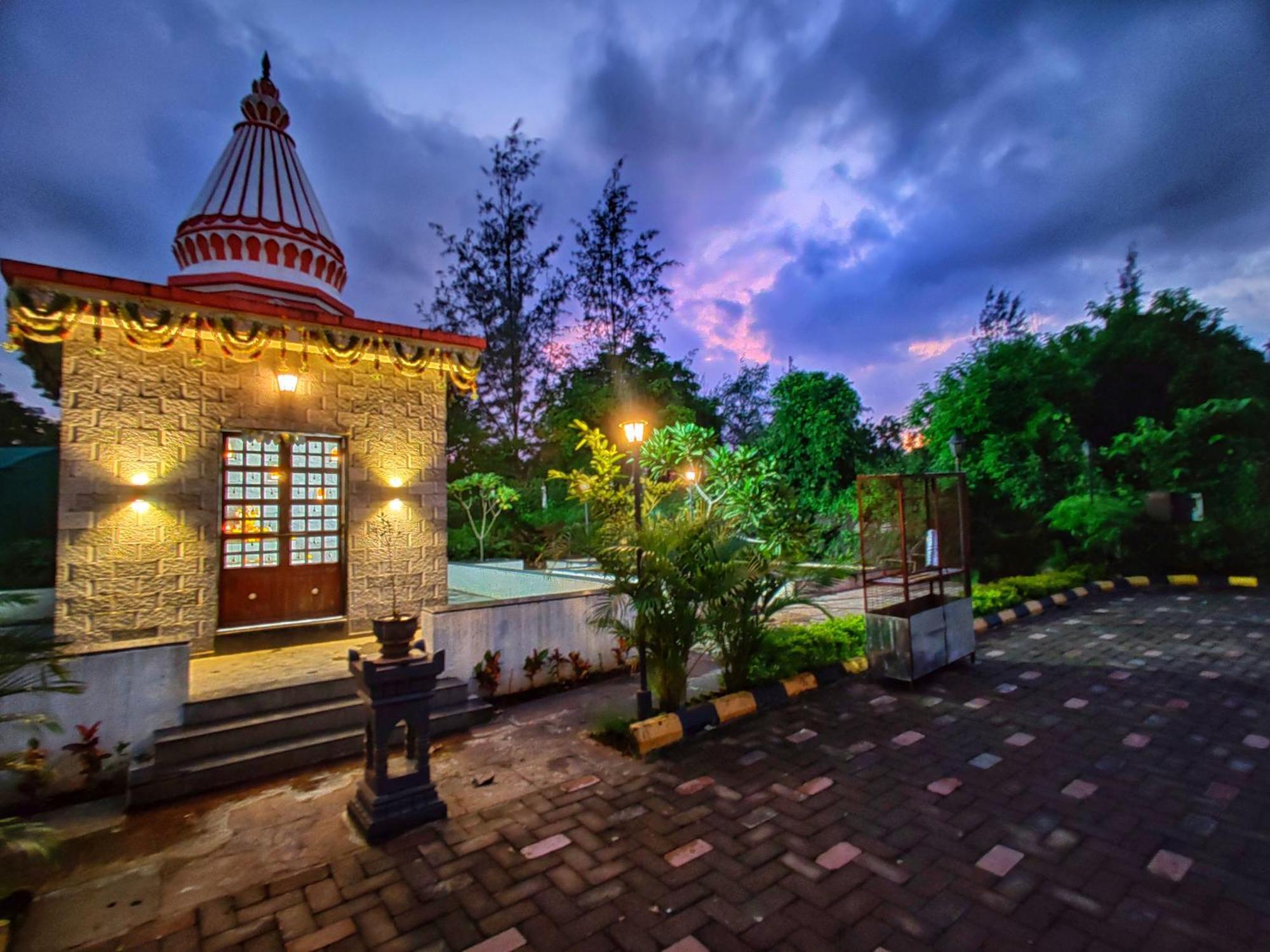 Pushpam Sanskruti Resort Karjat - A Pure Veg Resort Dhamni 외부 사진