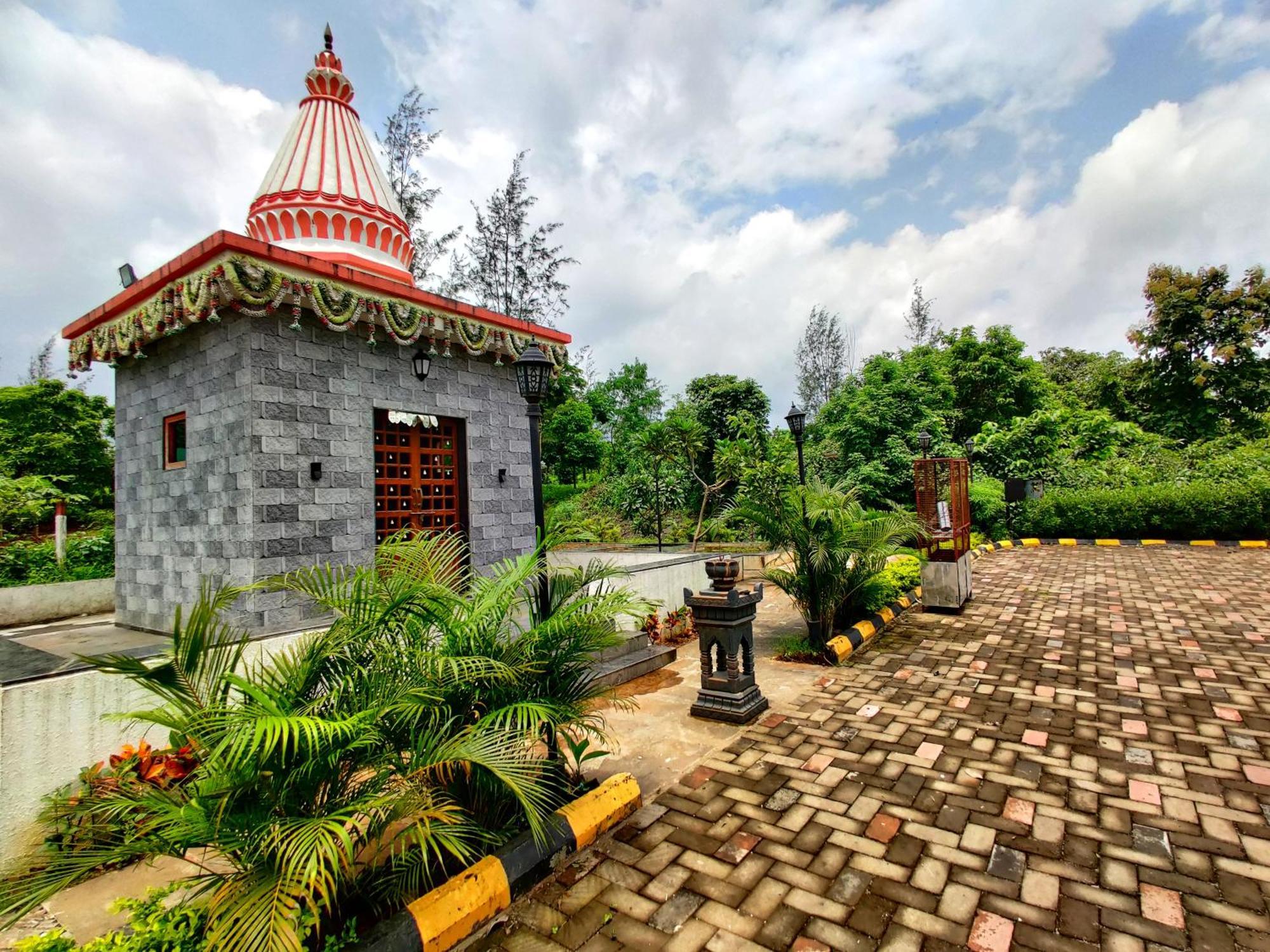 Pushpam Sanskruti Resort Karjat - A Pure Veg Resort Dhamni 외부 사진