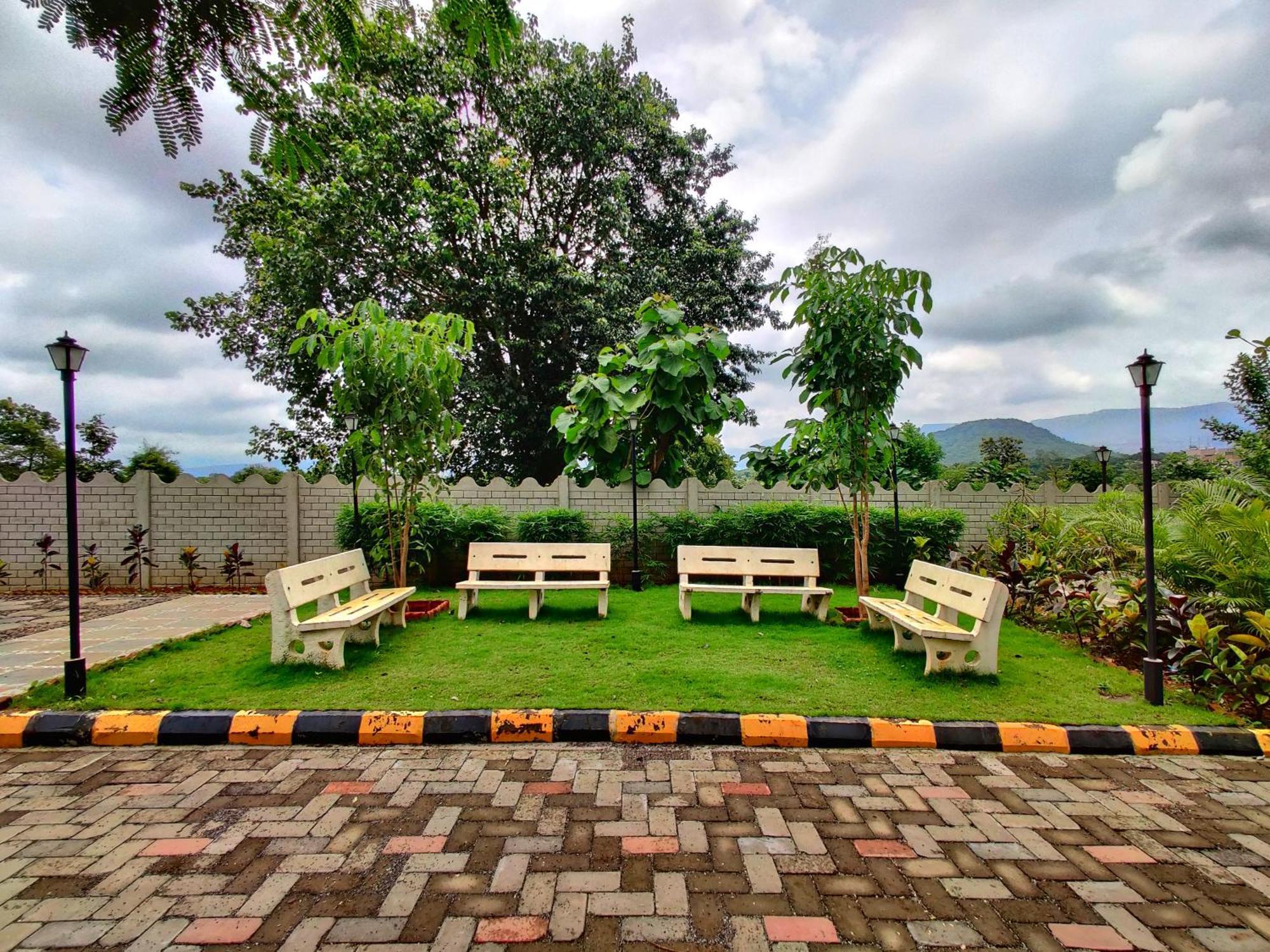 Pushpam Sanskruti Resort Karjat - A Pure Veg Resort Dhamni 외부 사진