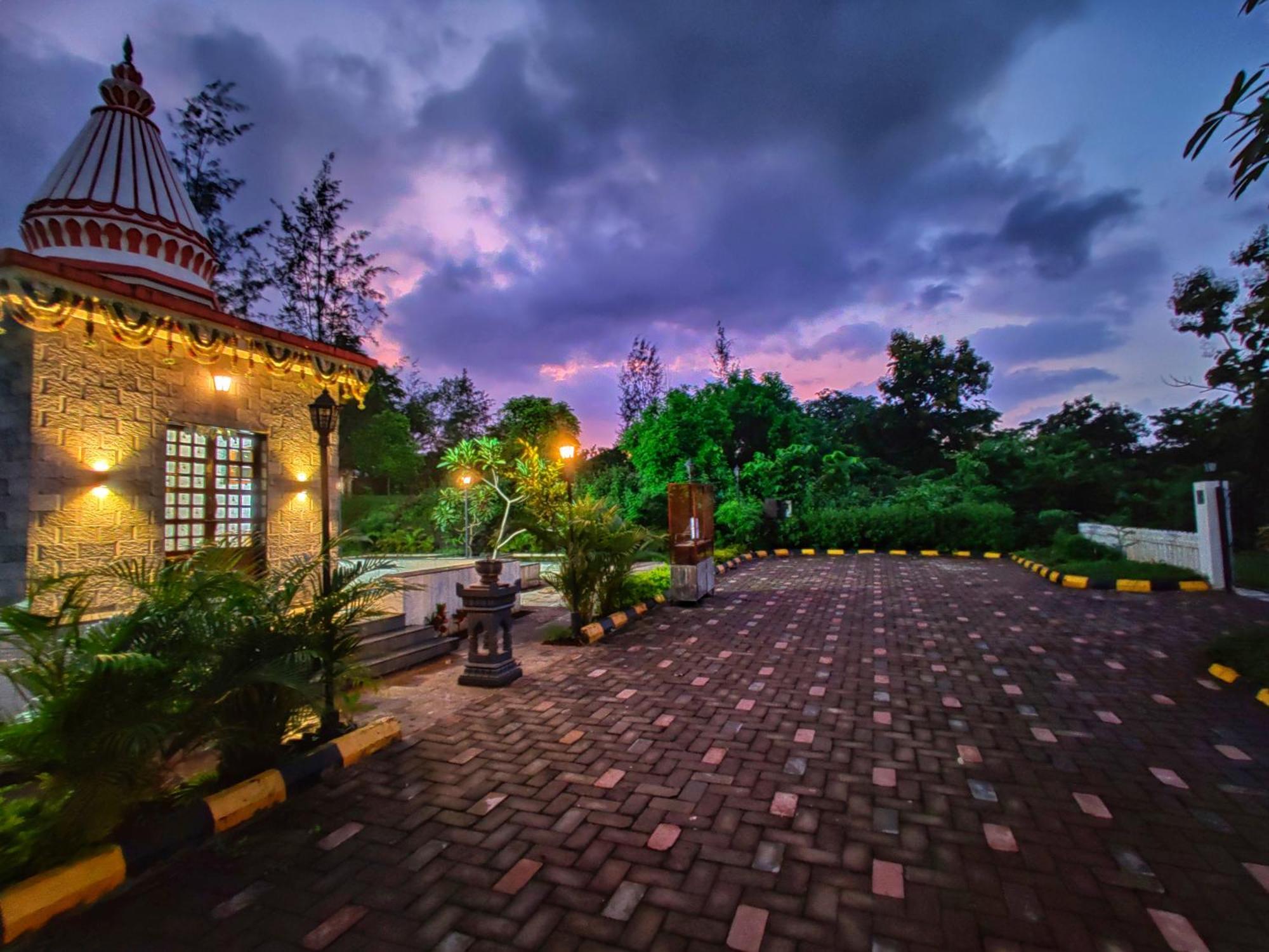 Pushpam Sanskruti Resort Karjat - A Pure Veg Resort Dhamni 외부 사진