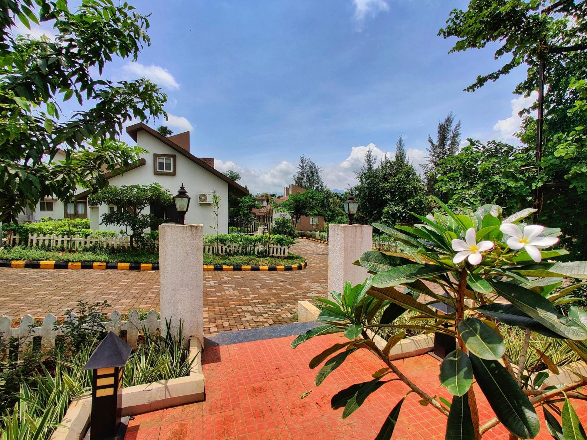 Pushpam Sanskruti Resort Karjat - A Pure Veg Resort Dhamni 외부 사진