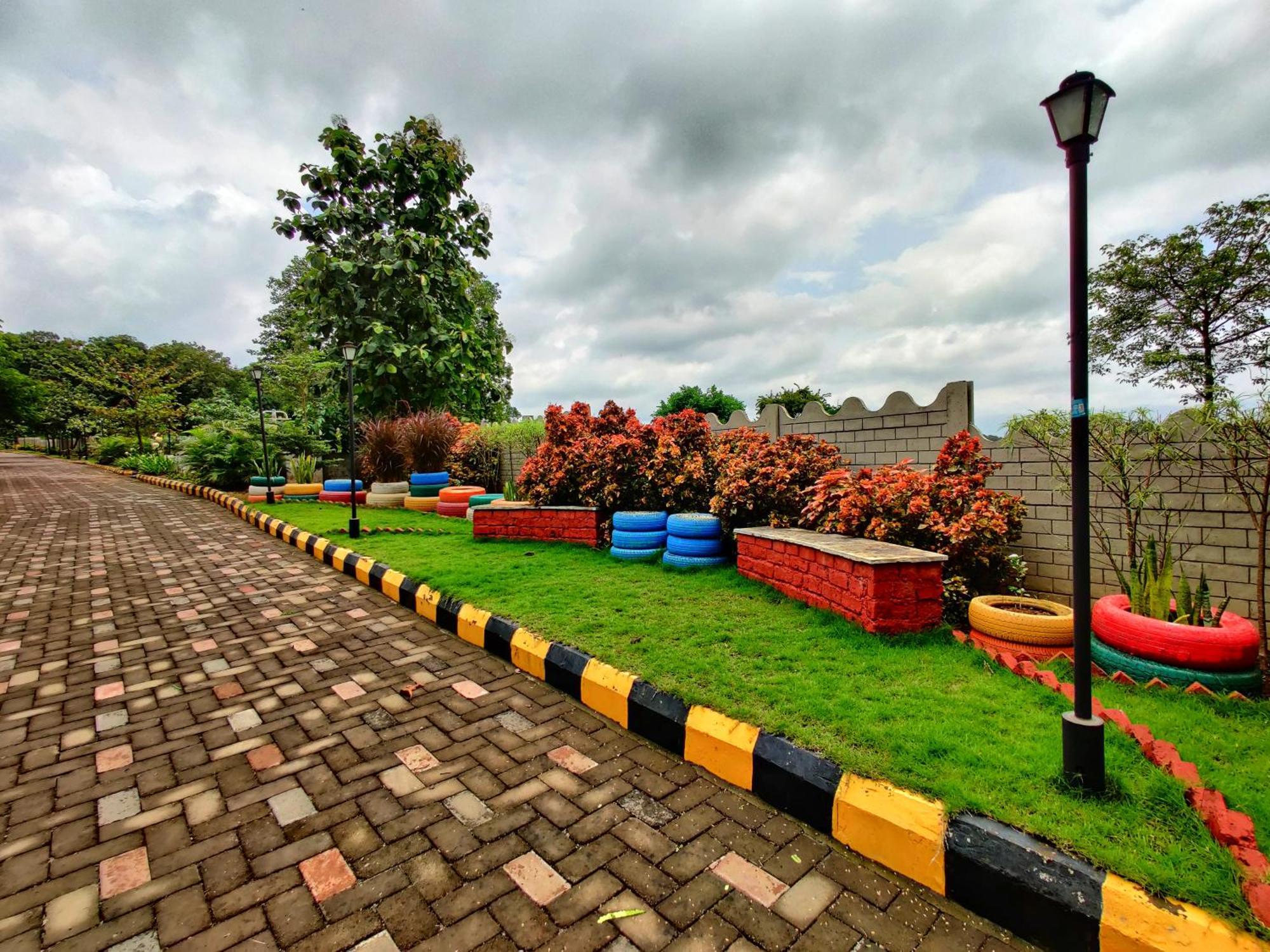 Pushpam Sanskruti Resort Karjat - A Pure Veg Resort Dhamni 외부 사진
