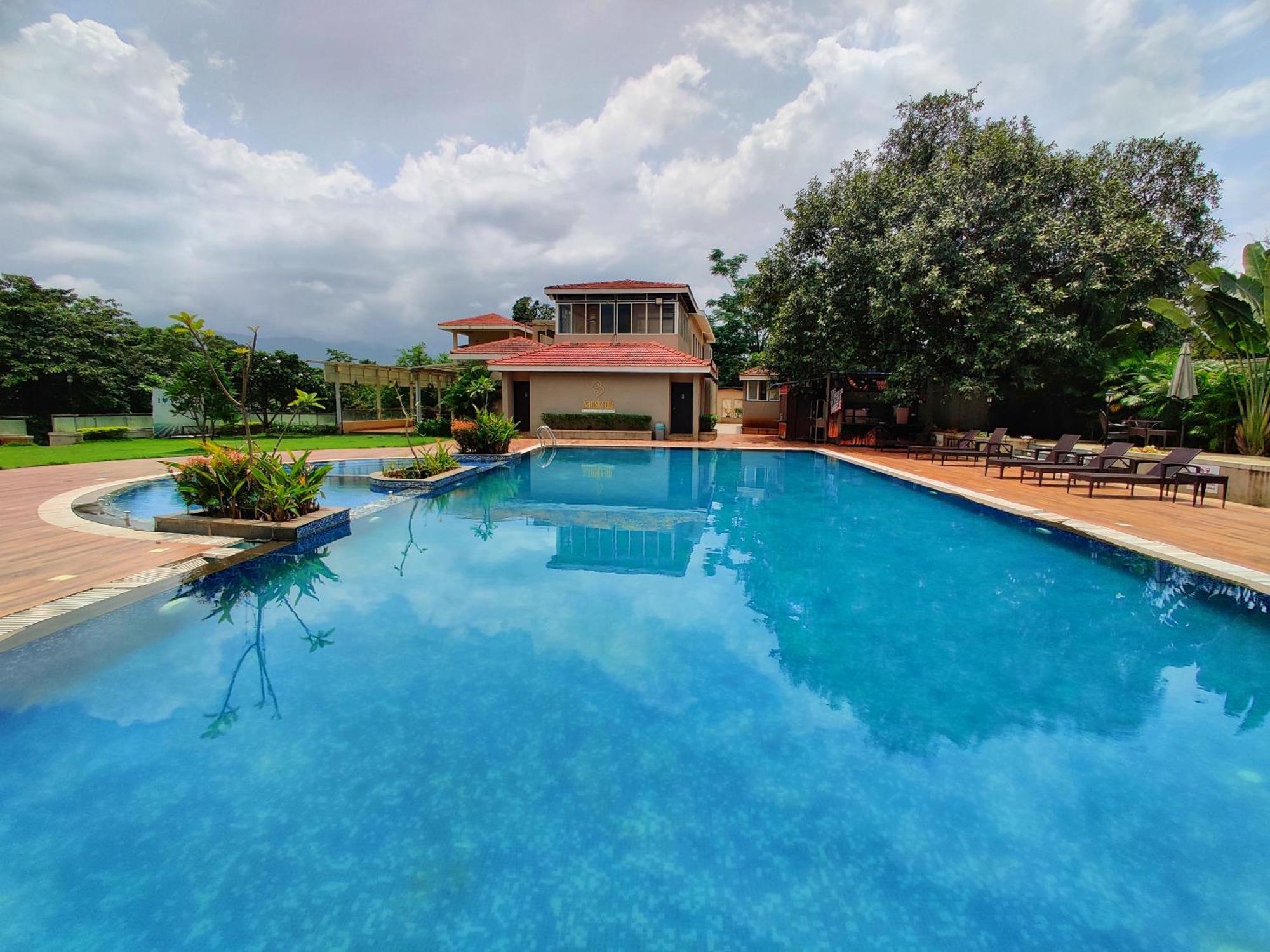 Pushpam Sanskruti Resort Karjat - A Pure Veg Resort Dhamni 외부 사진