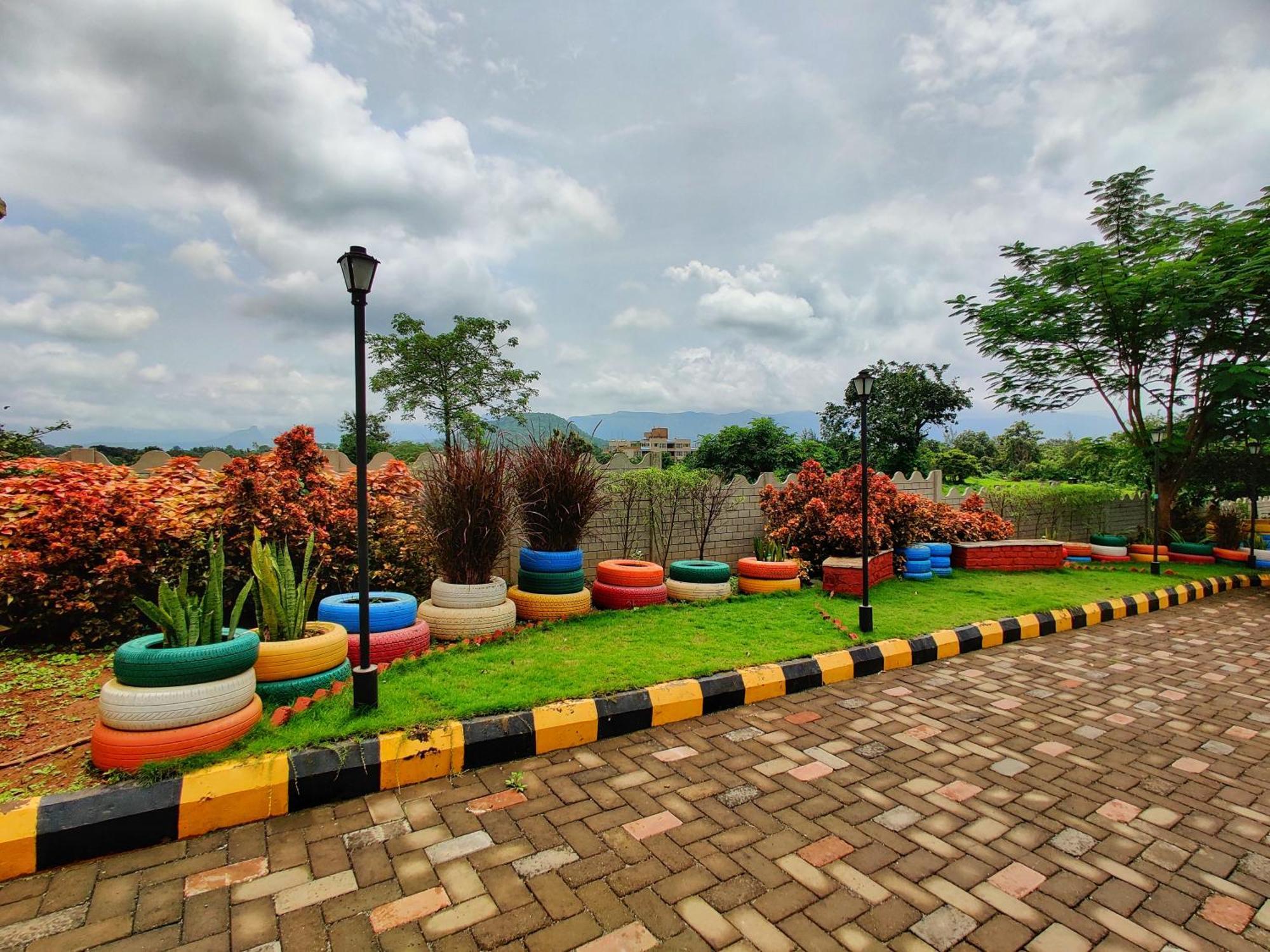 Pushpam Sanskruti Resort Karjat - A Pure Veg Resort Dhamni 외부 사진